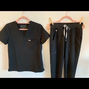 FIGS SCRUBS SET - Black